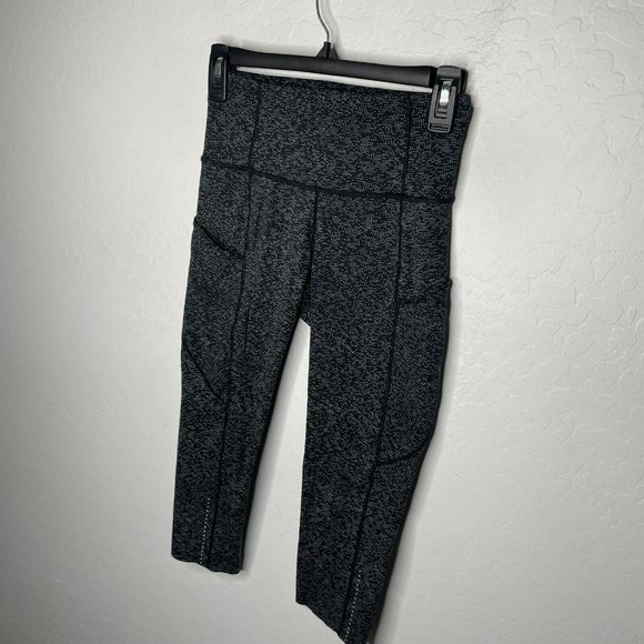 Lululemon Black White Fast & Free Crop Leggings - Picture 2 of 7